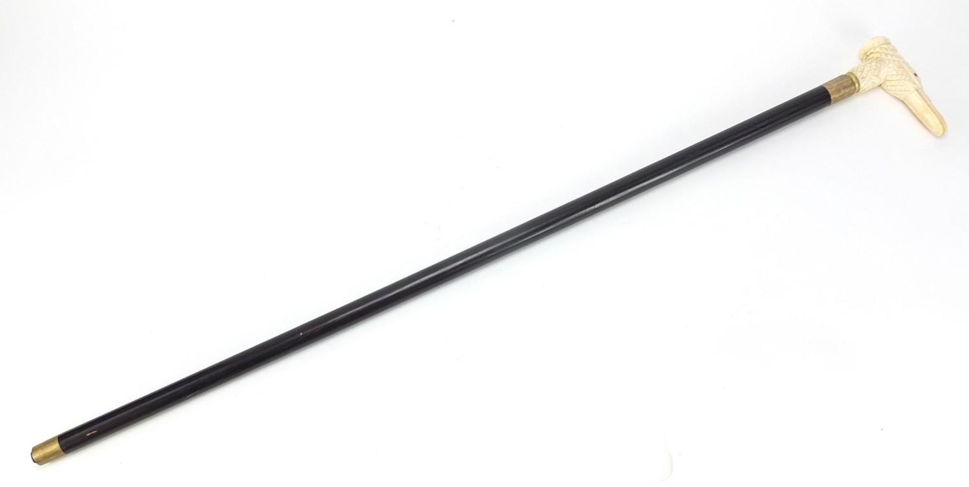 Hardwood walking stick with carved bone duck design handle, 91.5cm in length : - Image 3 of 6