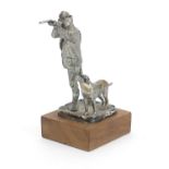 Silver model of a huntsman and hound engraved The Shot, limited edition 448/1000, 7cm high, 69.5g :