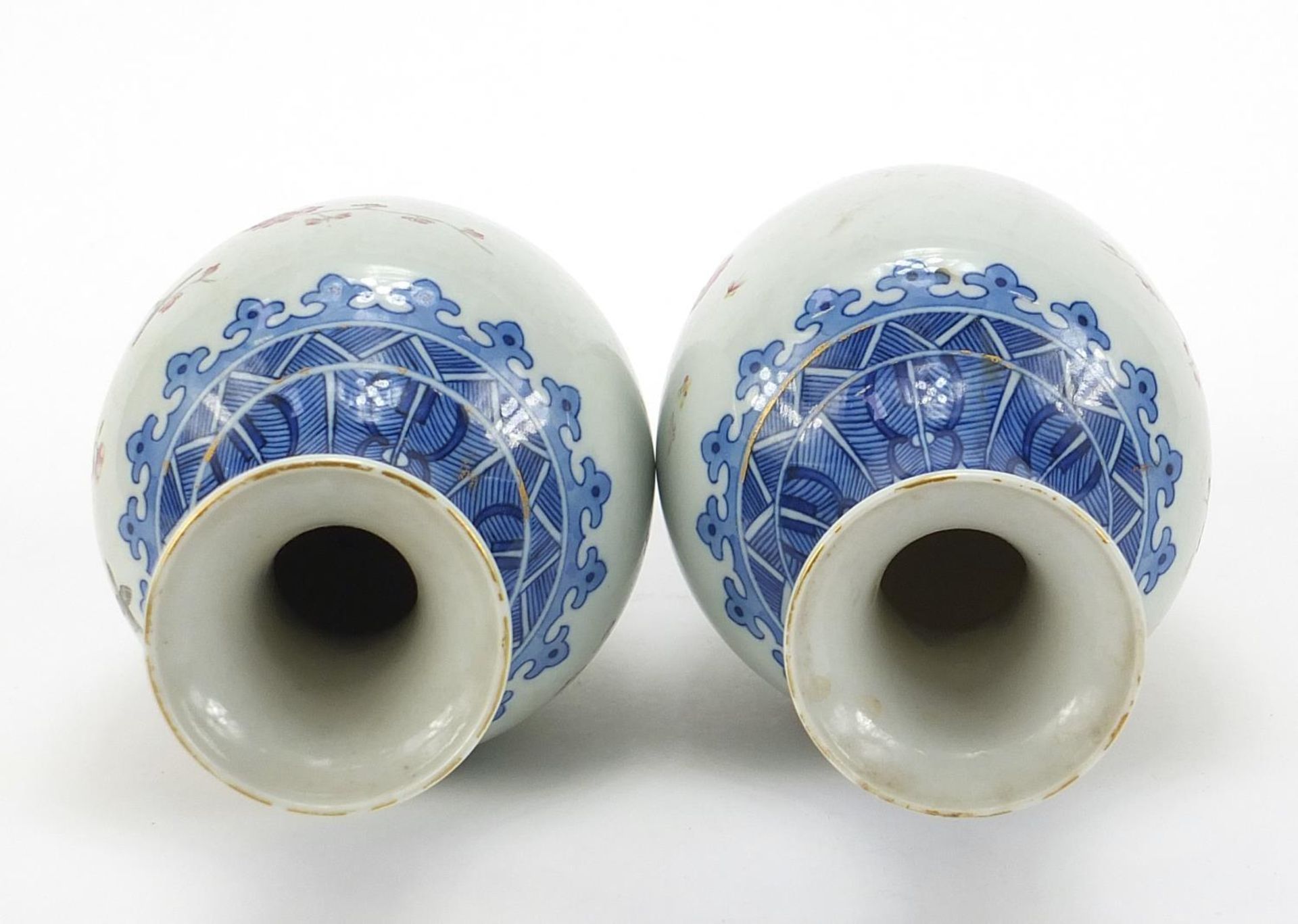 Pair of Chinese blue and white porcelain vases hand painted in the famille rose palette with birds - Image 5 of 10