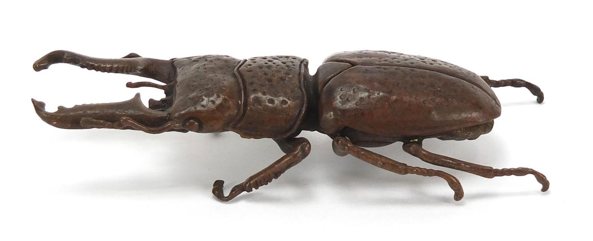 Large Japanese patinated bronze beetle with articulated back, impressed marks to the underside, 13. - Image 3 of 8