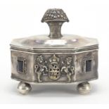 Russian silver casket with hinged lid, impressed marks, 12cm wide, 309.6g :