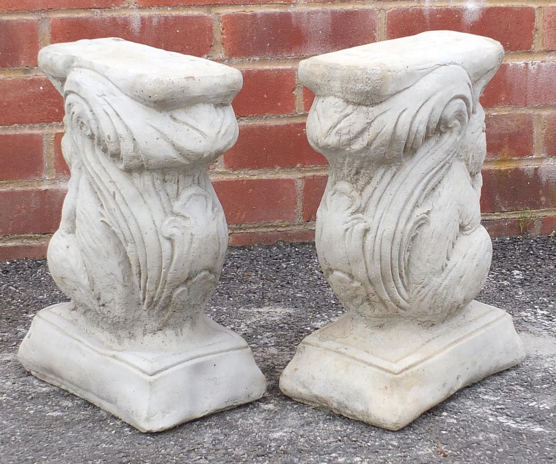 Pair of stoneware garden squirrels : - Image 3 of 3