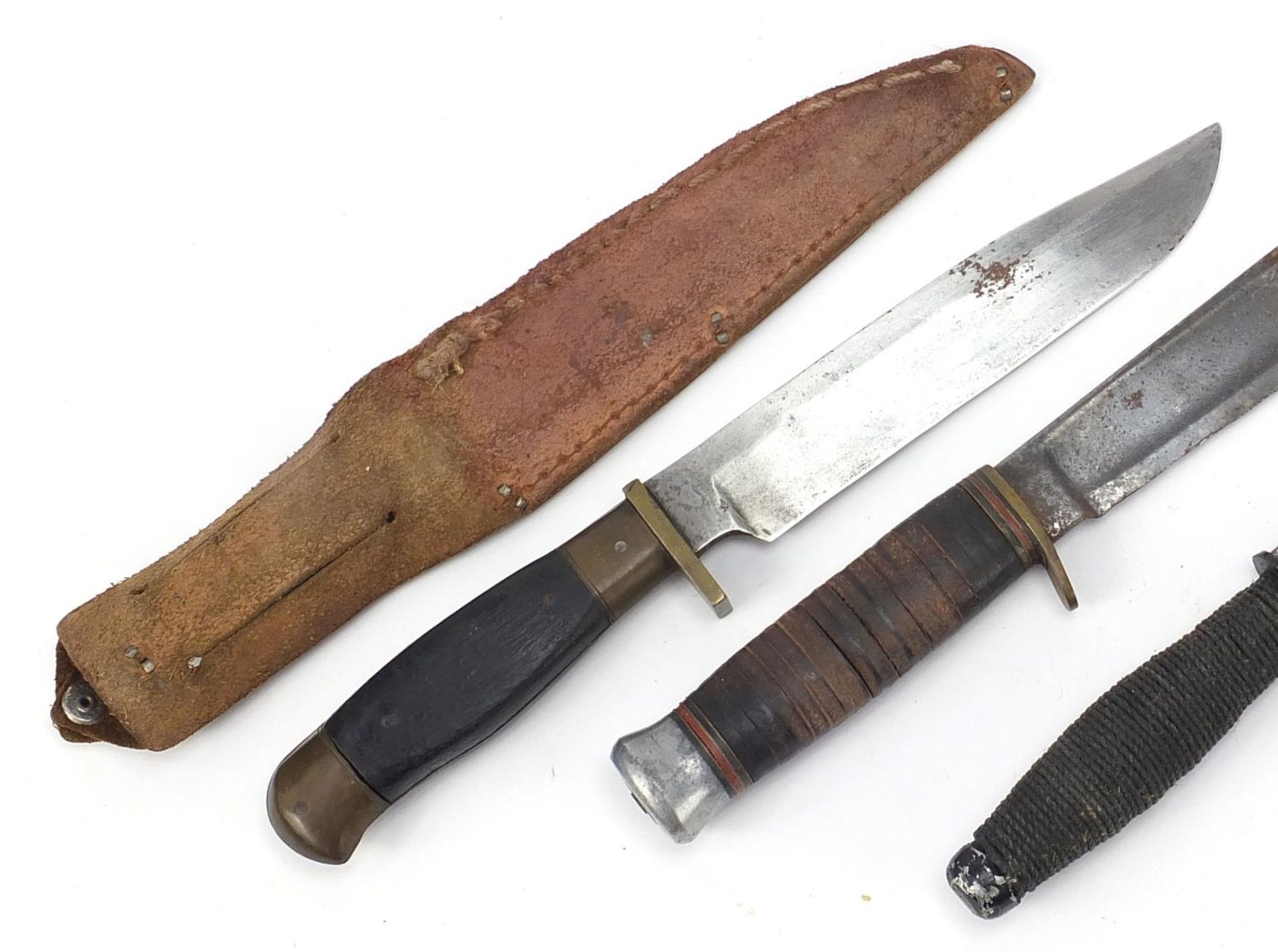 Three military interest hunting/combat knives including two with leather sheaths, the largest 27cm - Image 5 of 7