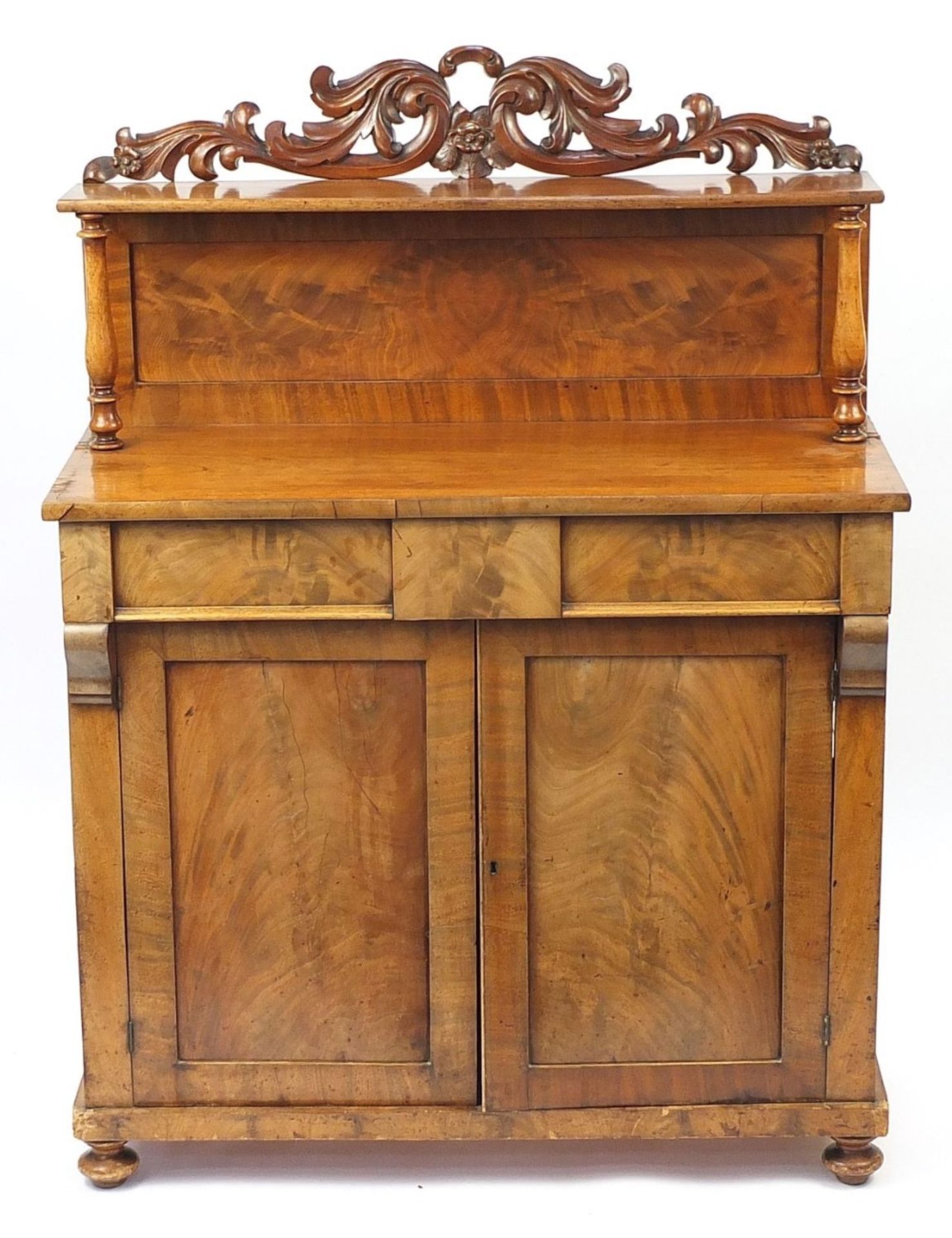 Victorian mahogany chiffonier with frieze drawer above a pair of cupboard doors, 139cm H x 103cm W x - Image 2 of 5