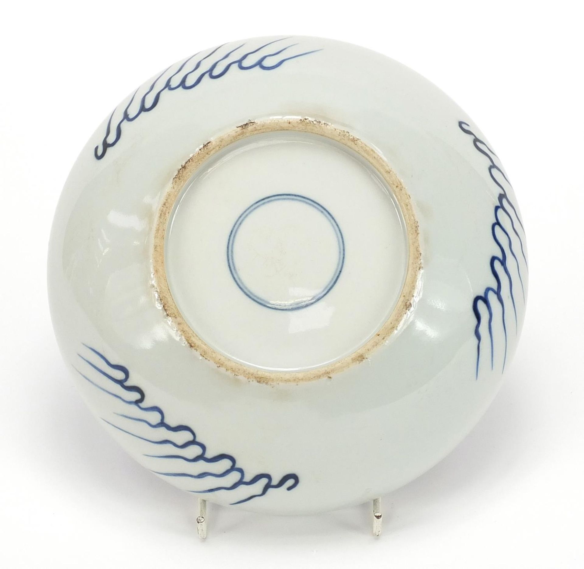 Chinese blue and white porcelain bowl hand painted with a dragon amongst clouds above waves, blue - Bild 7 aus 9