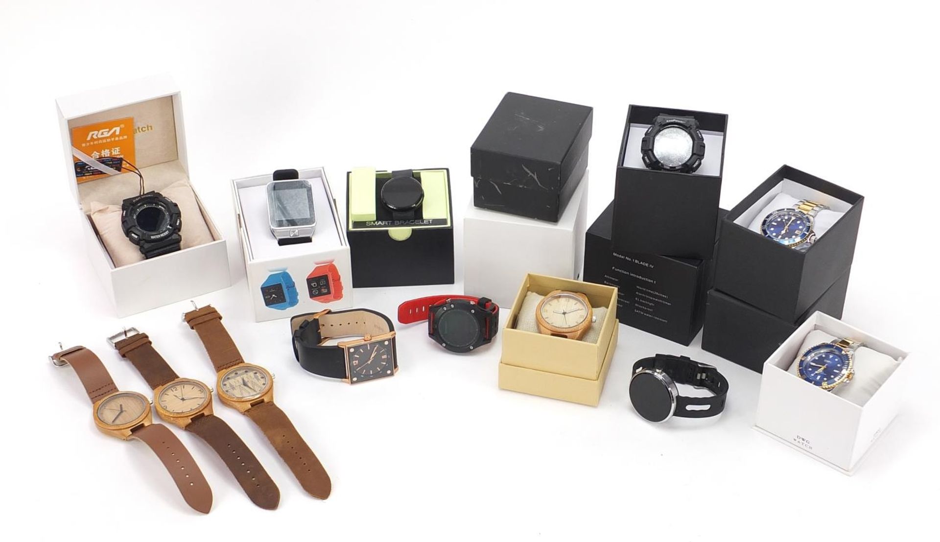 Thirteen gentlemen's wristwatches with boxes including android smart watch, DWG, Songdu, RGA