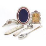 Silver objects including bird head parasol handle with glass eyes, Georgian mustard spoon, mouther