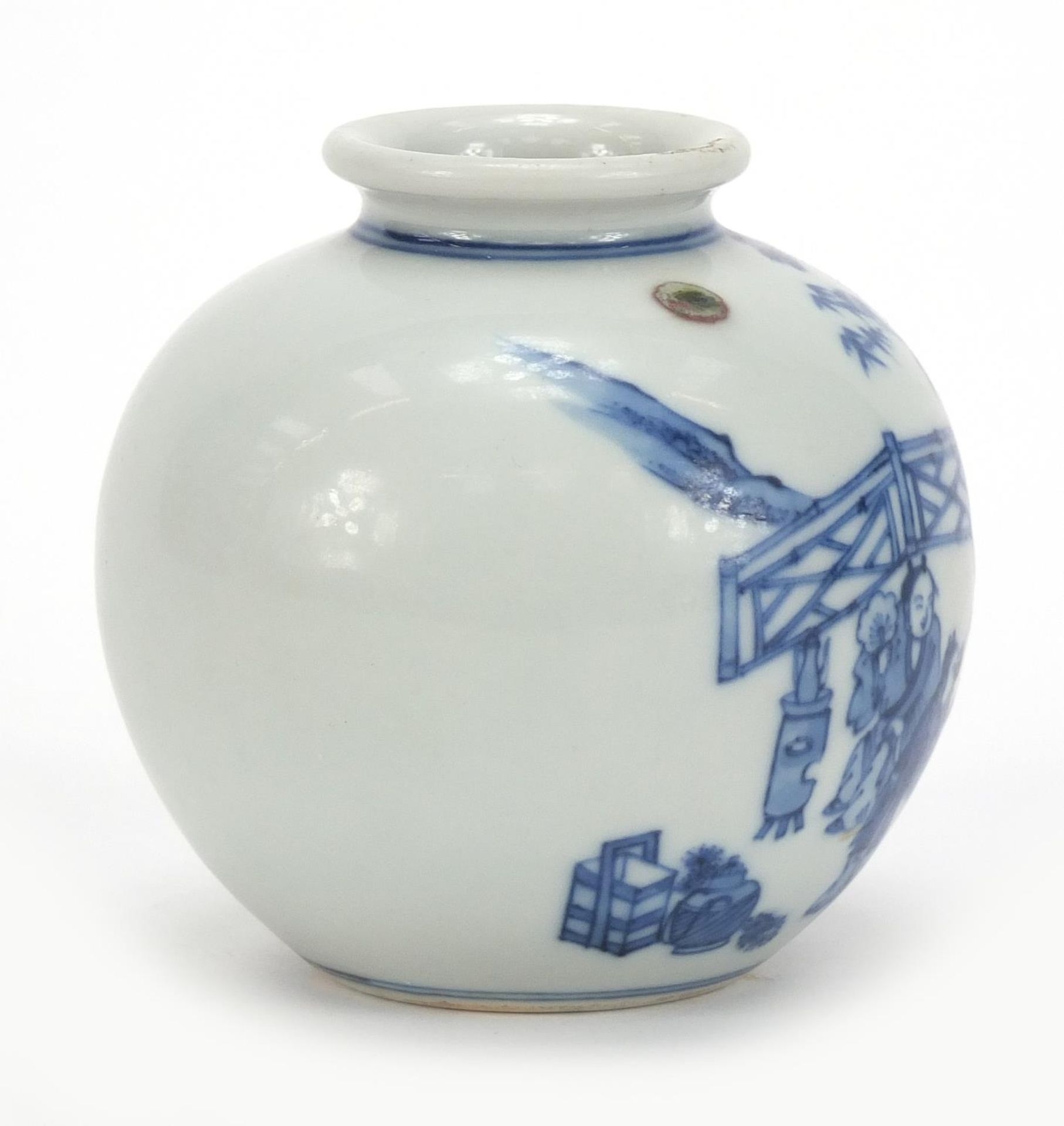 Chinese blue and white with iron red porcelain vase hand painted with figures in a palace setting, - Bild 2 aus 8