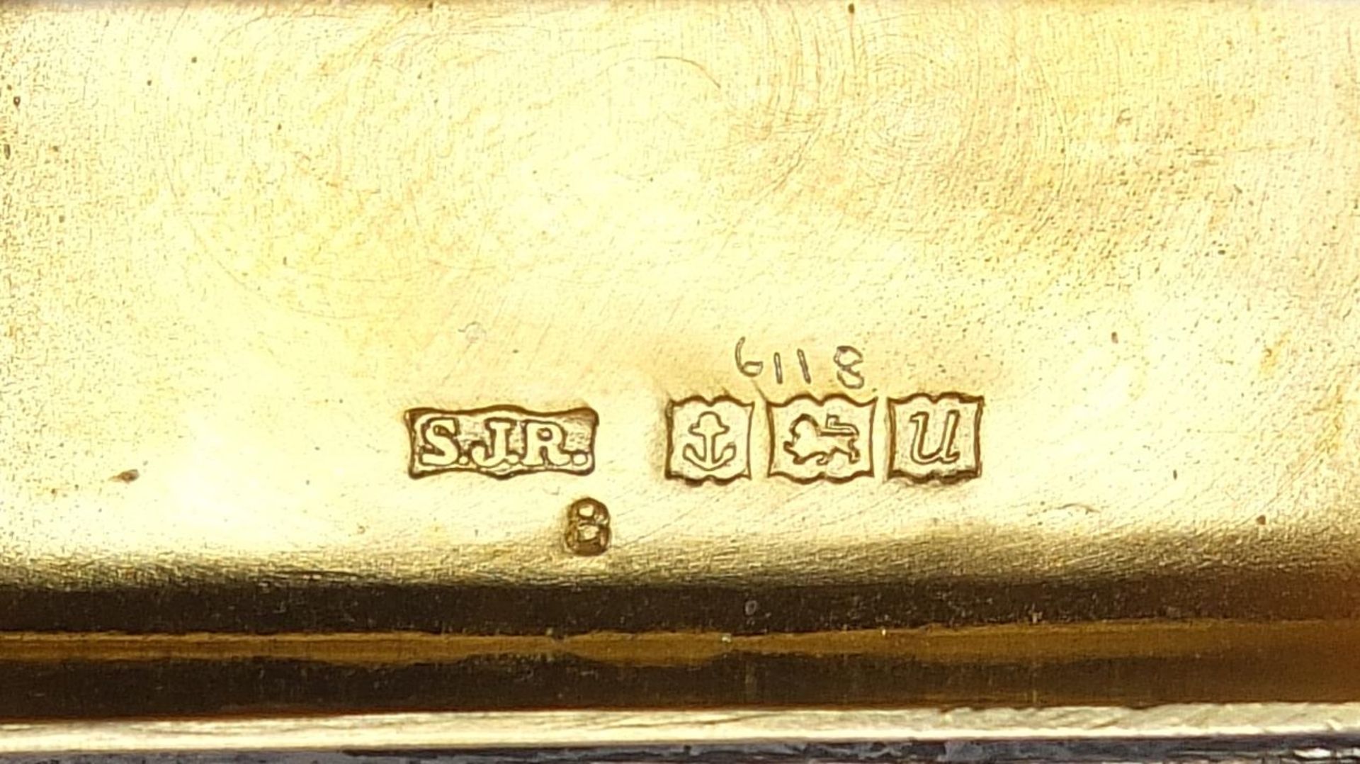 S J Rose & Son, Georgian design pill box with engine turned decoration and gilt interior, Birmingham - Bild 3 aus 5