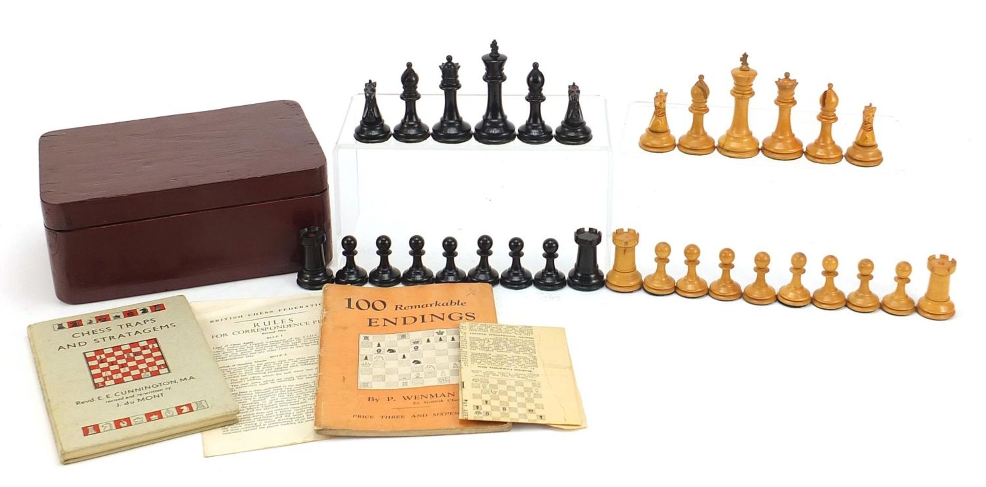 Good boxwood and ebony Staunton pattern chess set, possibly Jaques, the largest pieces each 7.5cm