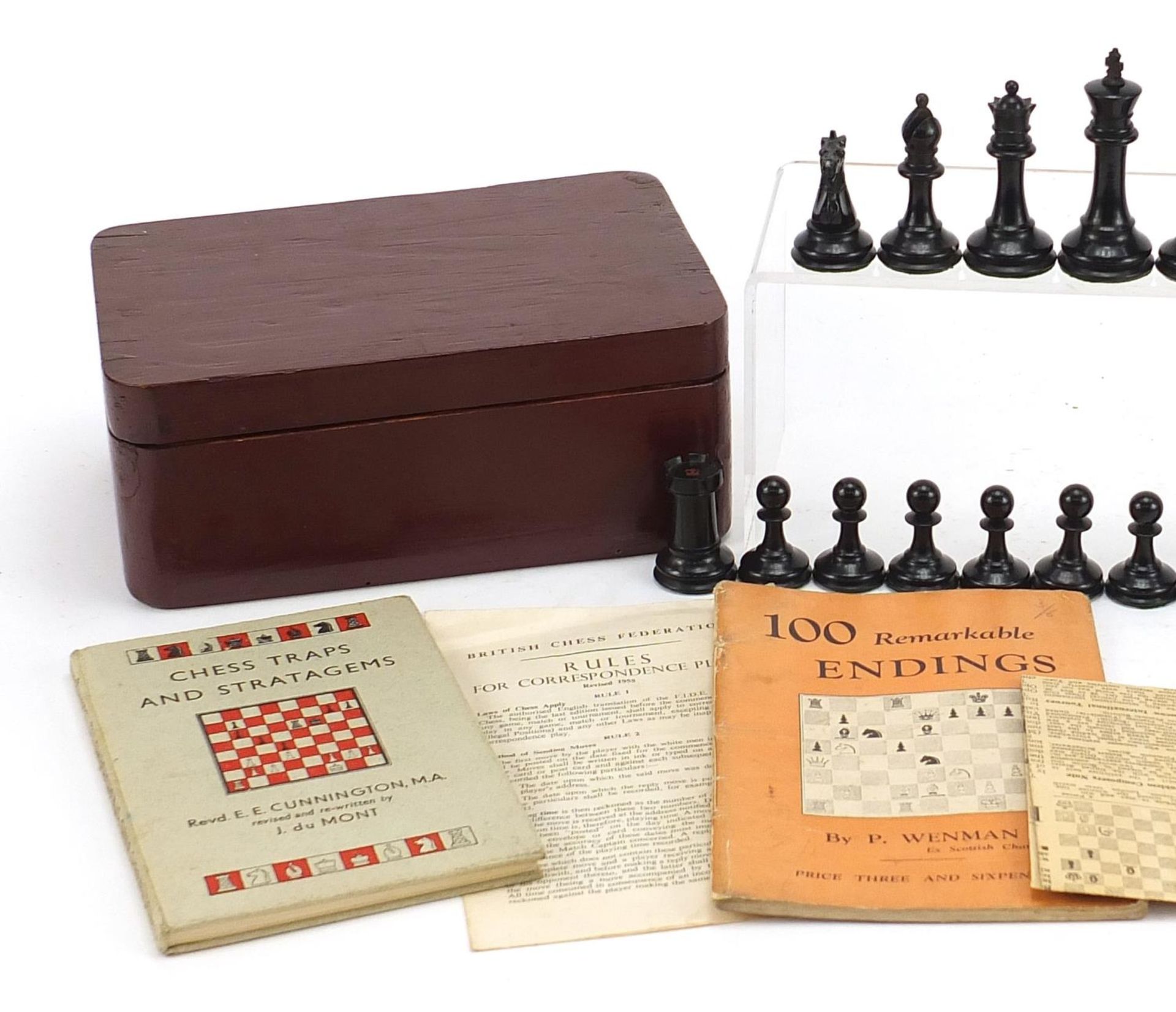 Good boxwood and ebony Staunton pattern chess set, possibly Jaques, the largest pieces each 7.5cm - Image 2 of 6