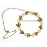 14ct gold cultured pearl wreath brooch, 2.2cm in diameter, 3.5g :For Further Condition Reports