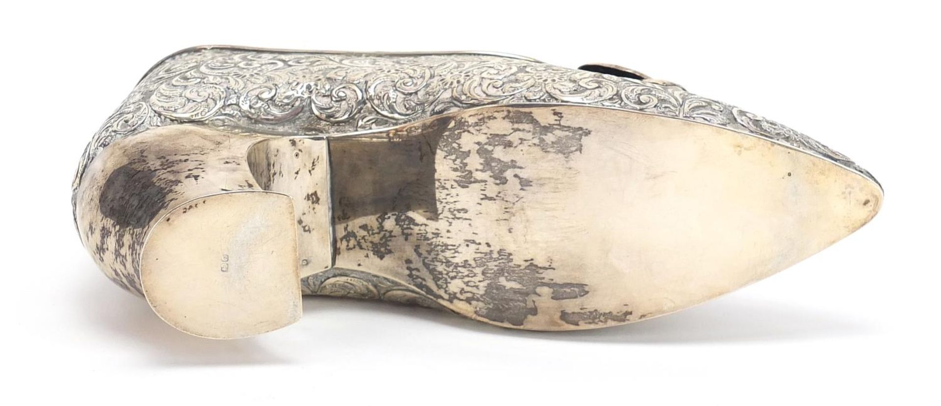 George Nathan & Ridley Hayes, large Edwardian silver ladies shoe profusely embossed with flowers and - Bild 3 aus 4