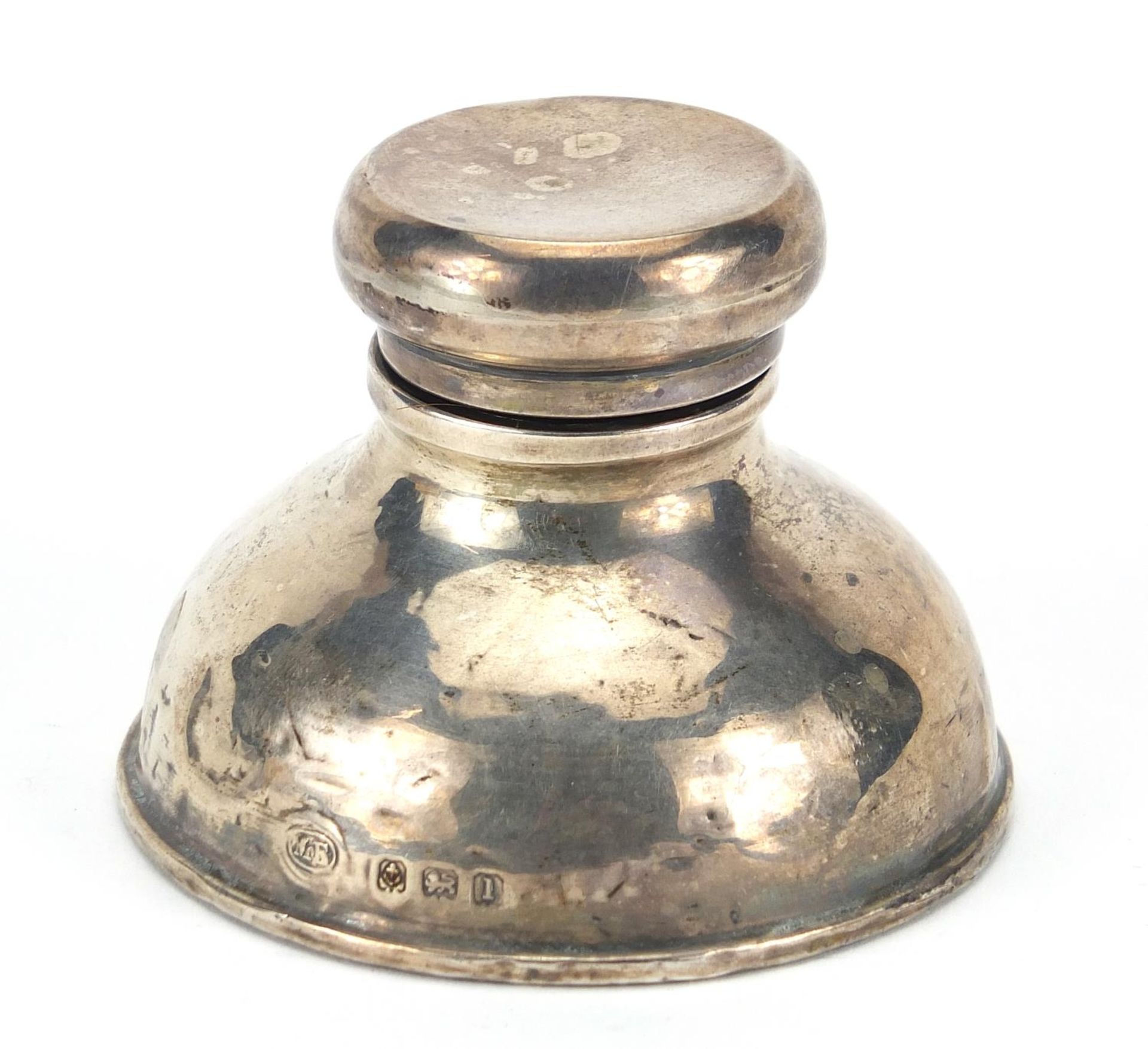 M Emmanuel, Edward VII silver inkwell with hinged lid, Birmingham 1910, 6.5cm in diameter, 168.2g :