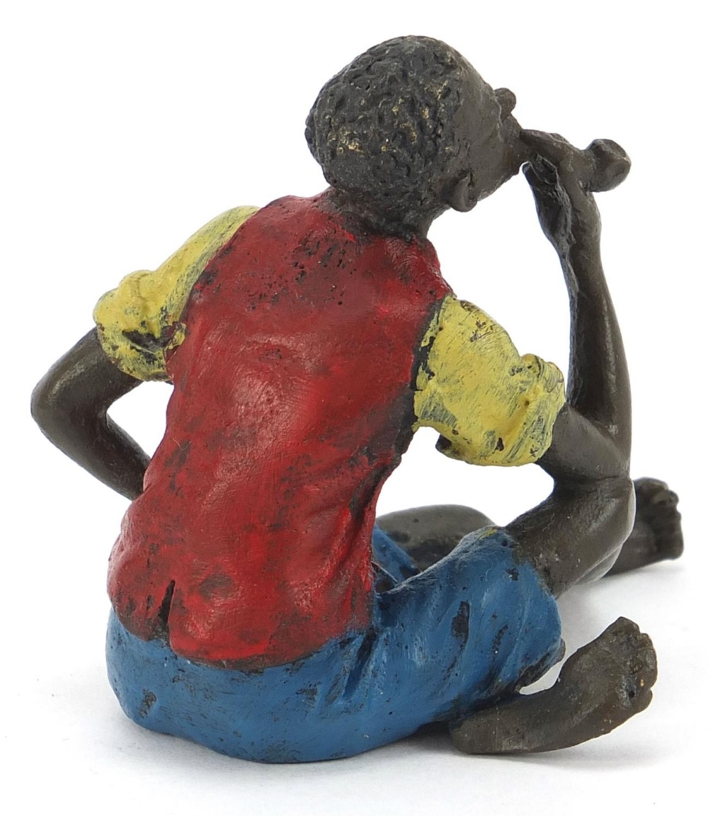 Cold painted bronze figure of a man smoking a pipe in the style of Franz Xaver Bergmann, 6cm high : - Image 2 of 4