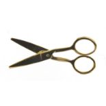 9ct gold pair of scissors charm, 1.8cm in length, 0.3g :For Further Condition Reports Please Visit