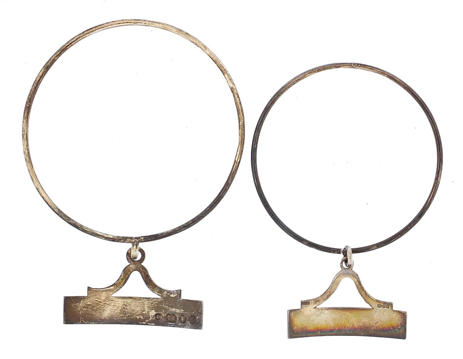 Two silver brandy and whisky decanter labels, London 1978 and 1986, 8.5cm and 7cm in diameter, total - Image 2 of 4