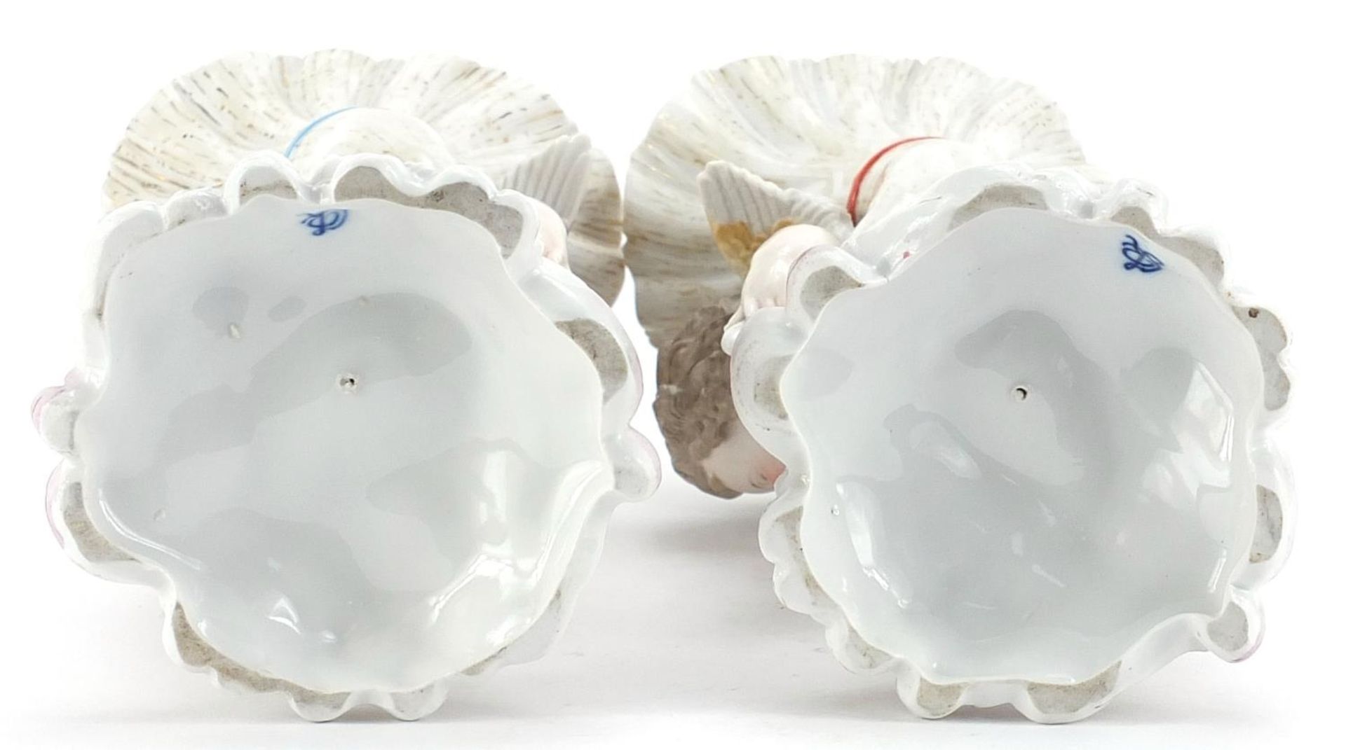 Pair of Continental porcelain Putti and cornucopia design spill vases with floral encrusted bases, - Bild 4 aus 5