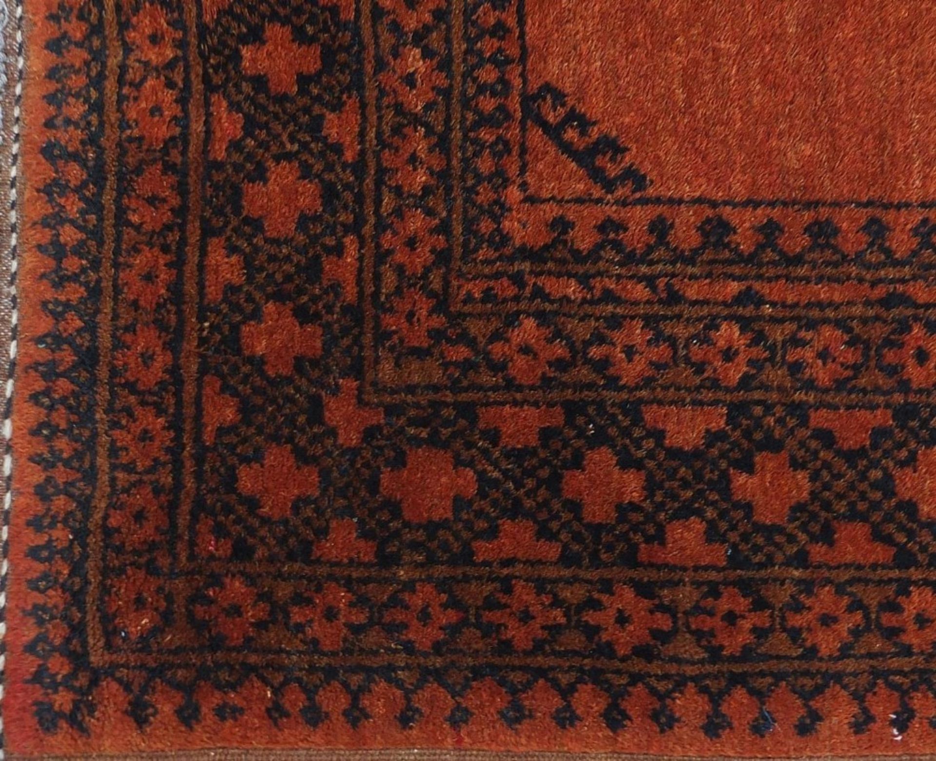 Rectangular Persian orange ground rug having all over geometric design, 148cm x 107cm :For Further - Bild 3 aus 4