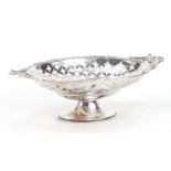 Lee & Wigfull, Edward VII silver pedestal bonbon dish with twin handles, Sheffield 1909, 16cm