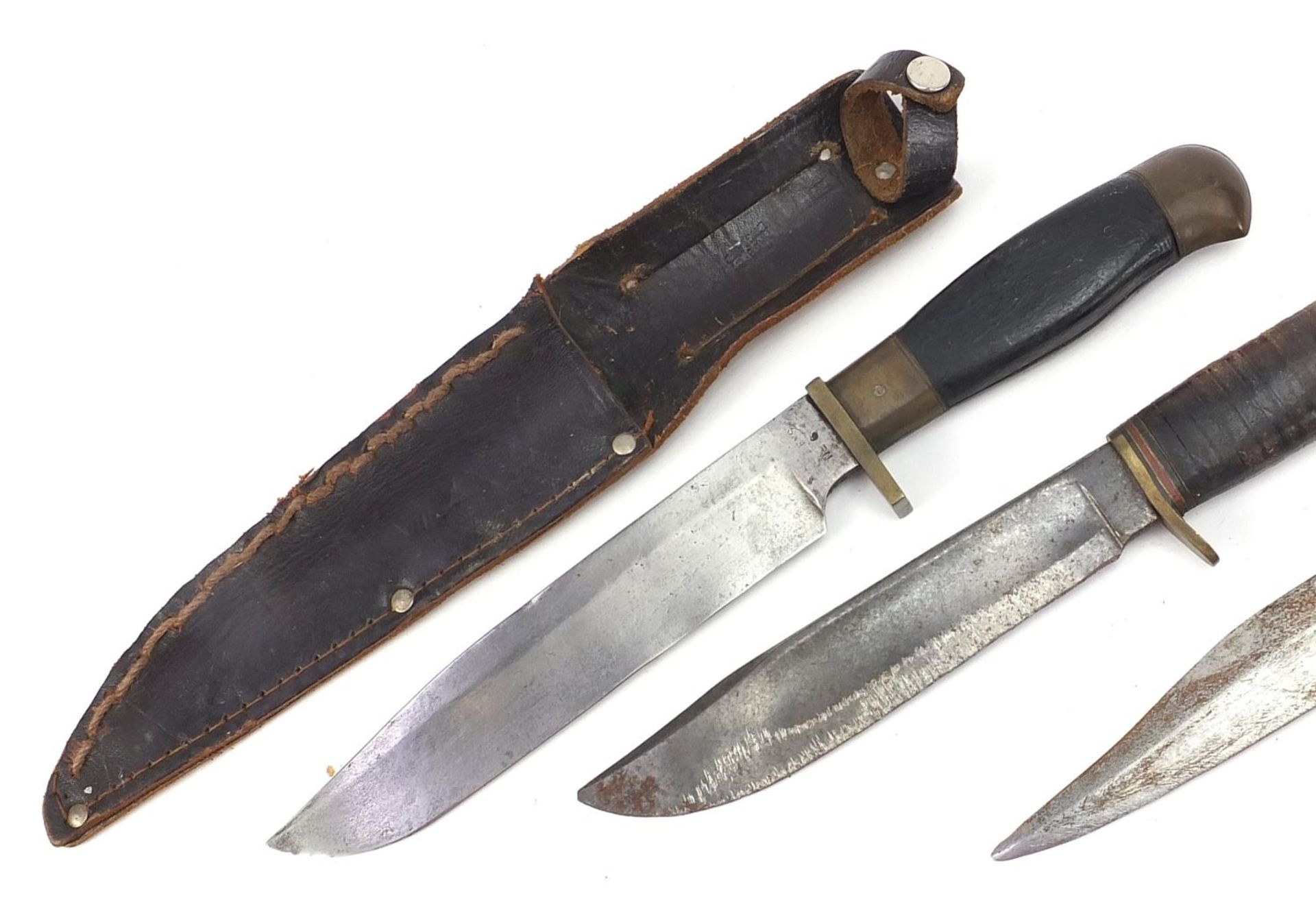 Three military interest hunting/combat knives including two with leather sheaths, the largest 27cm - Image 2 of 7