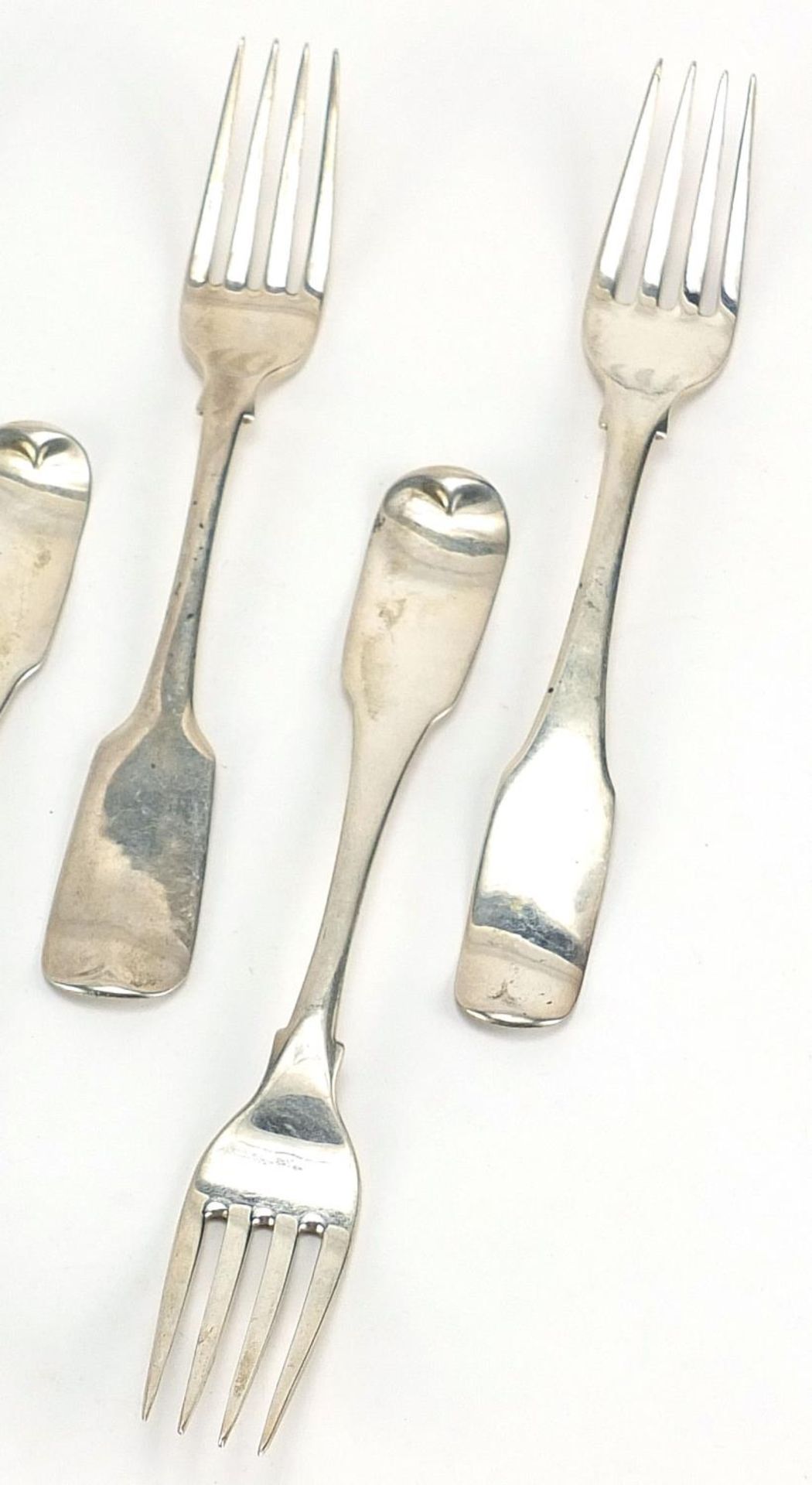 Group of Irish 19th century silver table forks comprising set of four by Richard Whitford 1814 and - Bild 3 aus 5