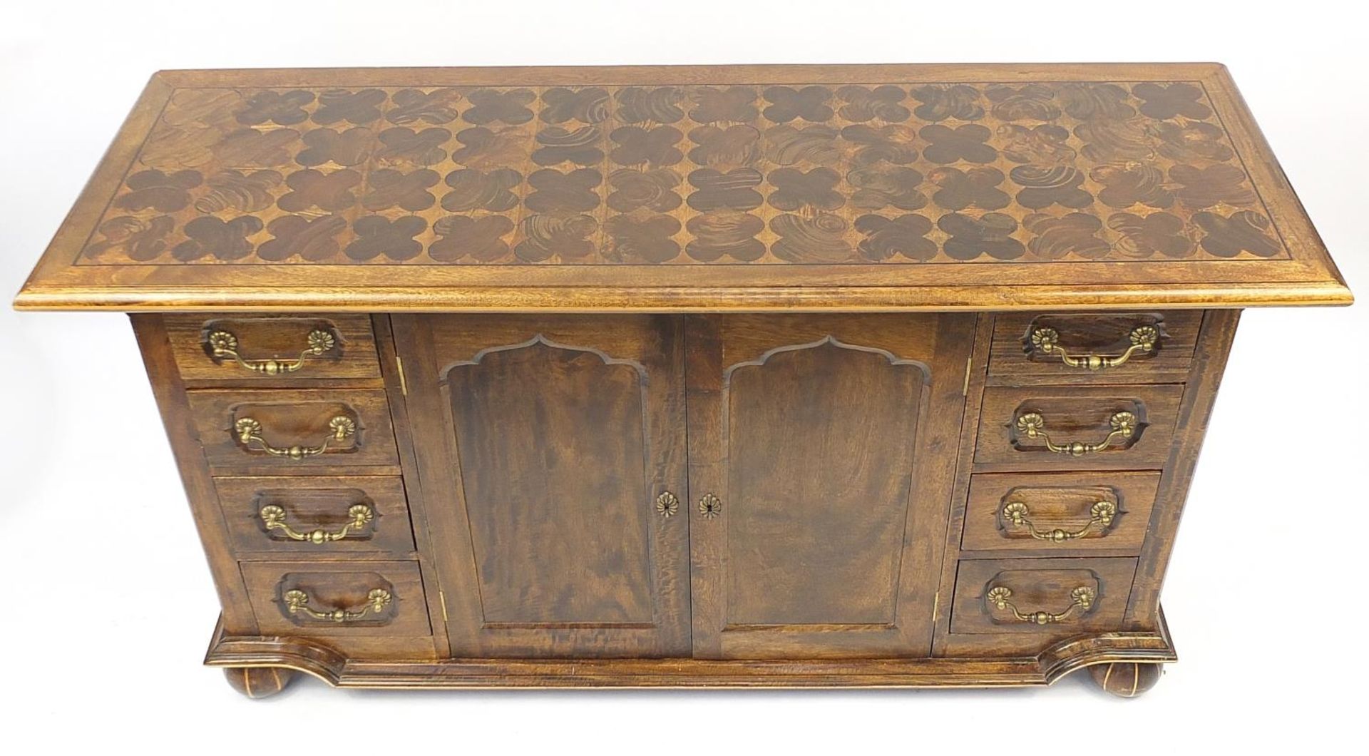 Parquetry Inlaid hardwood dining suite comprising a sideboard, dining table with bulbous legs and - Bild 18 aus 20