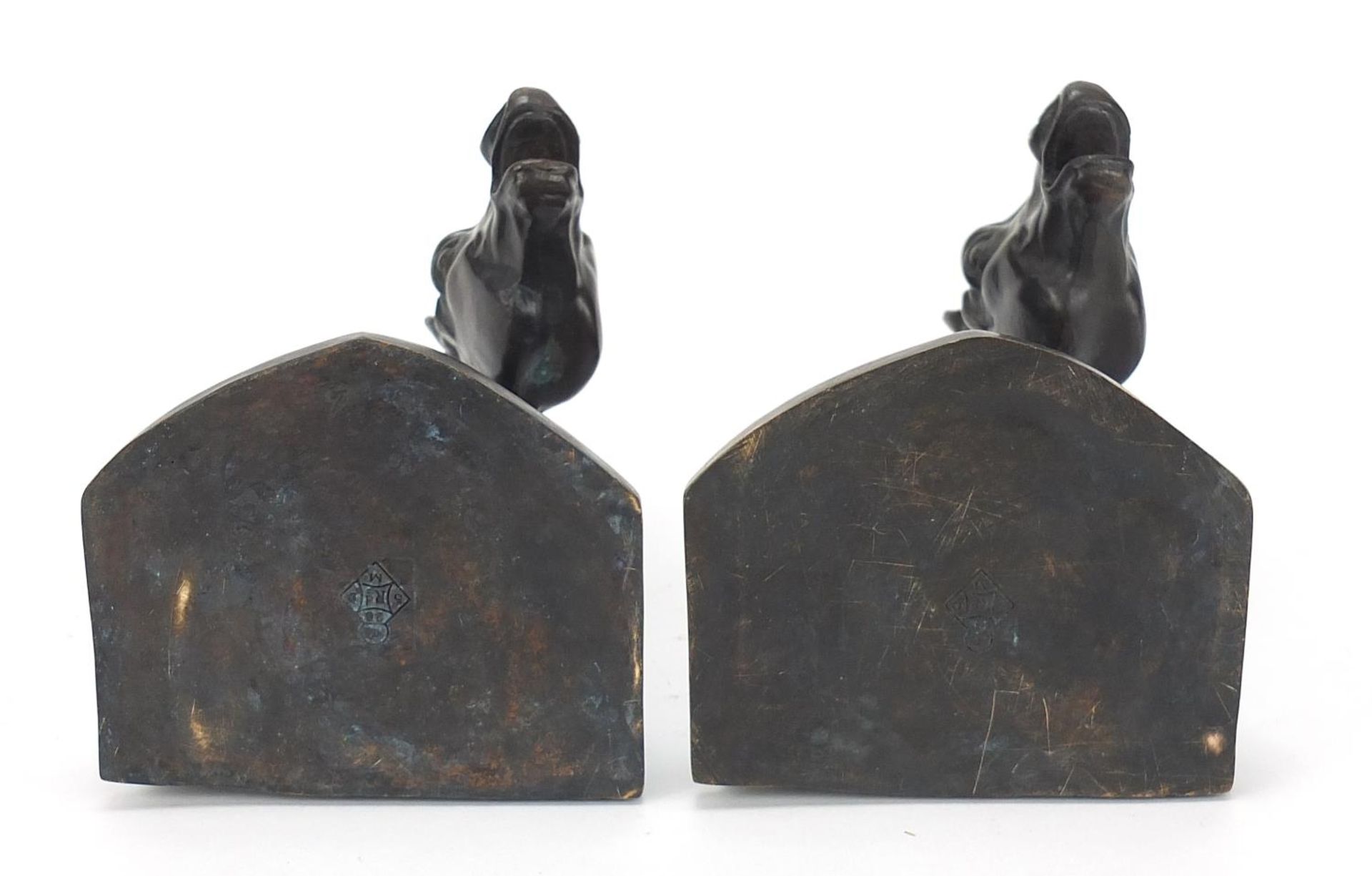 Pair of patinated bronze horse head design bookends, each 14.5cm high :For Further Condition Reports - Bild 3 aus 4