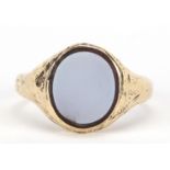 Antique unmarked gold hardstone signet ring with engraved shoulders, size N, 2.6g :For Further