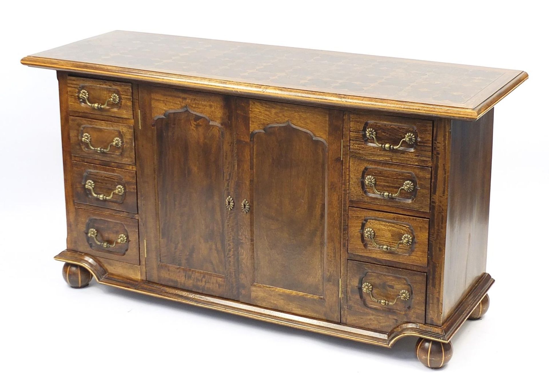 Parquetry Inlaid hardwood dining suite comprising a sideboard, dining table with bulbous legs and - Bild 16 aus 20