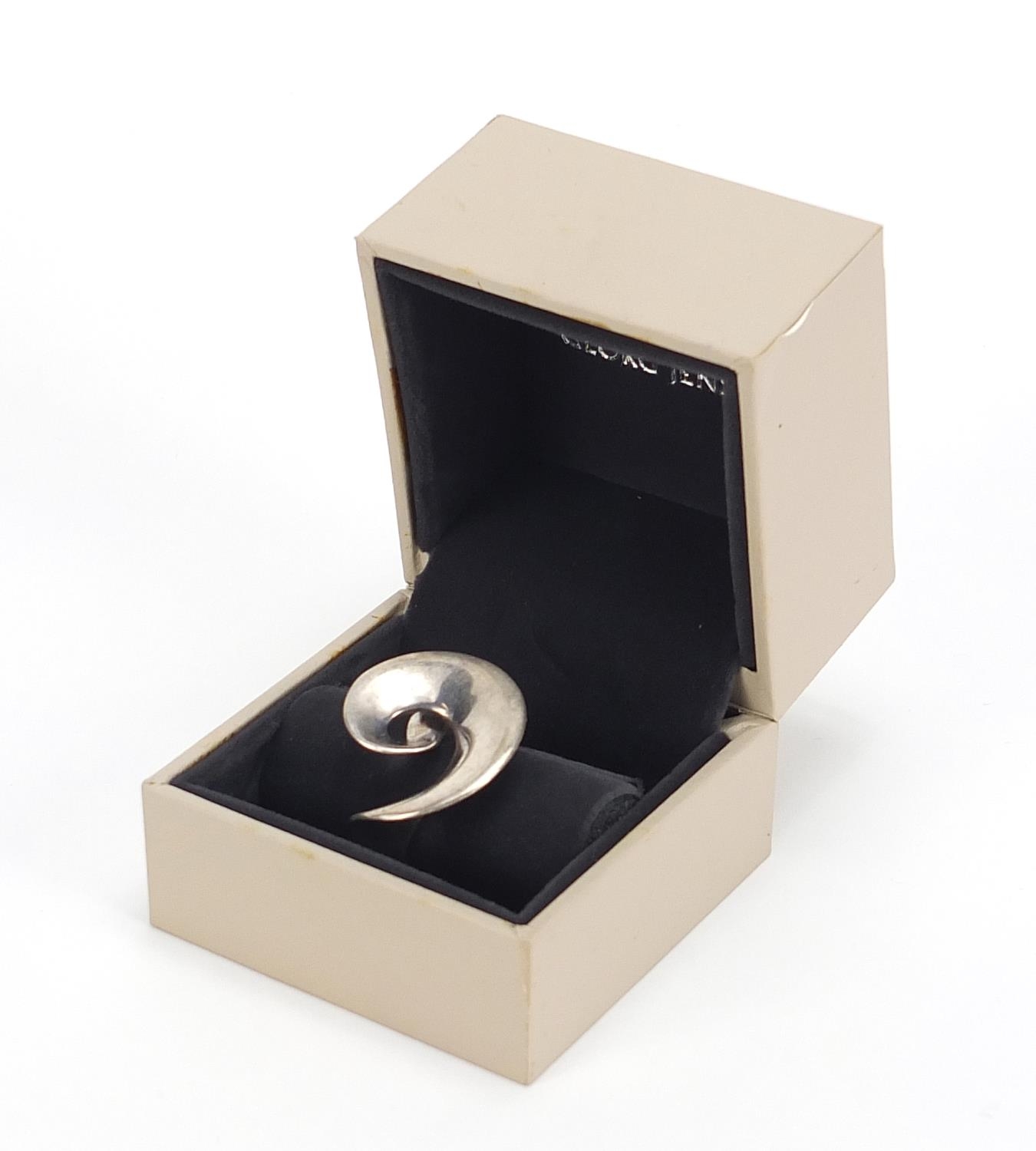 Viviana Torun Bulow-Hube for Georg Jensen, Danish 925S silver ring, number 443 with box, size N, 9. - Image 6 of 7
