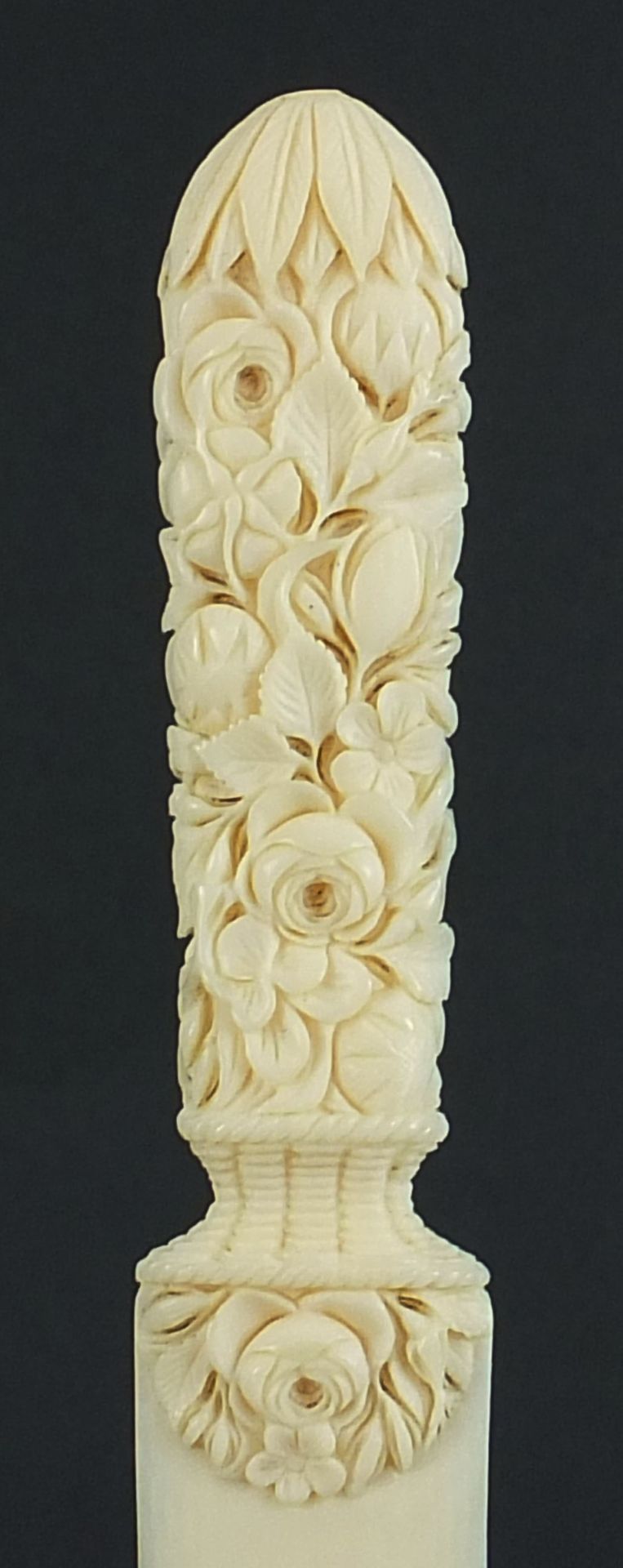 Victorian carved ivory page turner finely carved with foliage, 24.5cm in length :For Further - Bild 4 aus 8