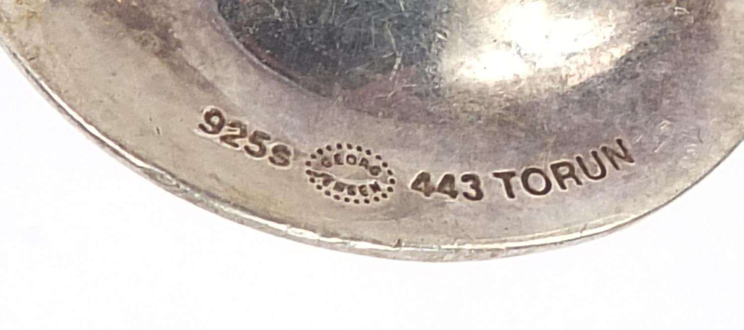 Viviana Torun Bulow-Hube for Georg Jensen, Danish 925S silver ring, number 443 with box, size N, 9. - Image 5 of 7