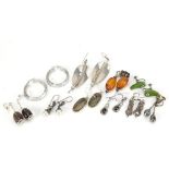 Vintage and later earrings including seven pairs of silver earrings, a pair of Bakelite earrings and