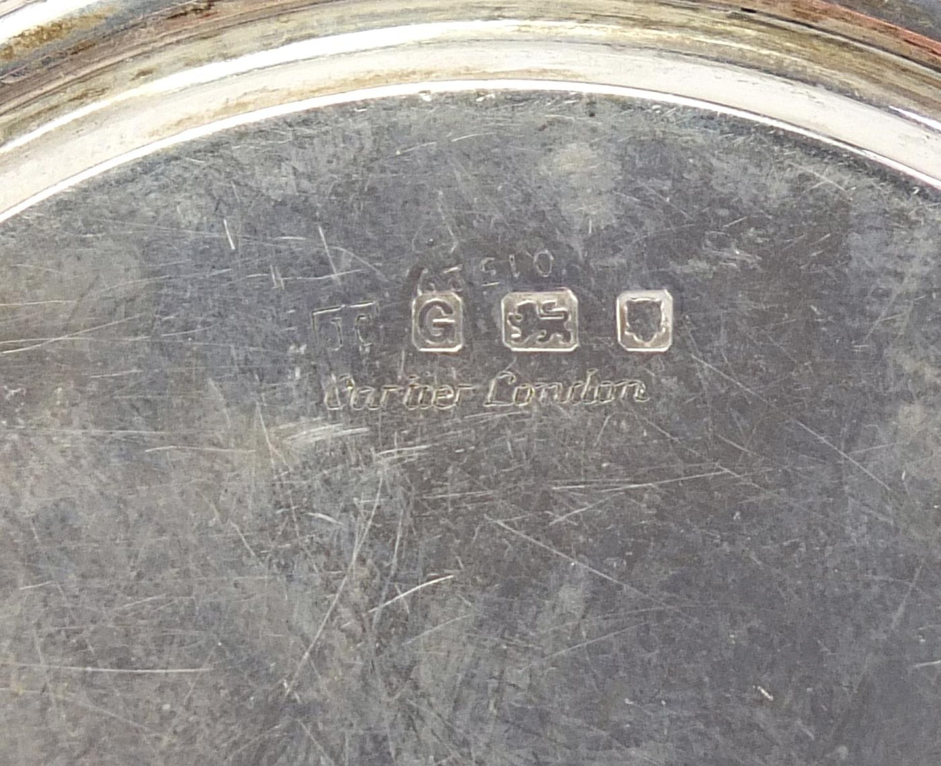 Cartier, pair of circular silver dishes hallmarked London 1942, 7.5cm in diameter, 63.0g :For - Bild 3 aus 3
