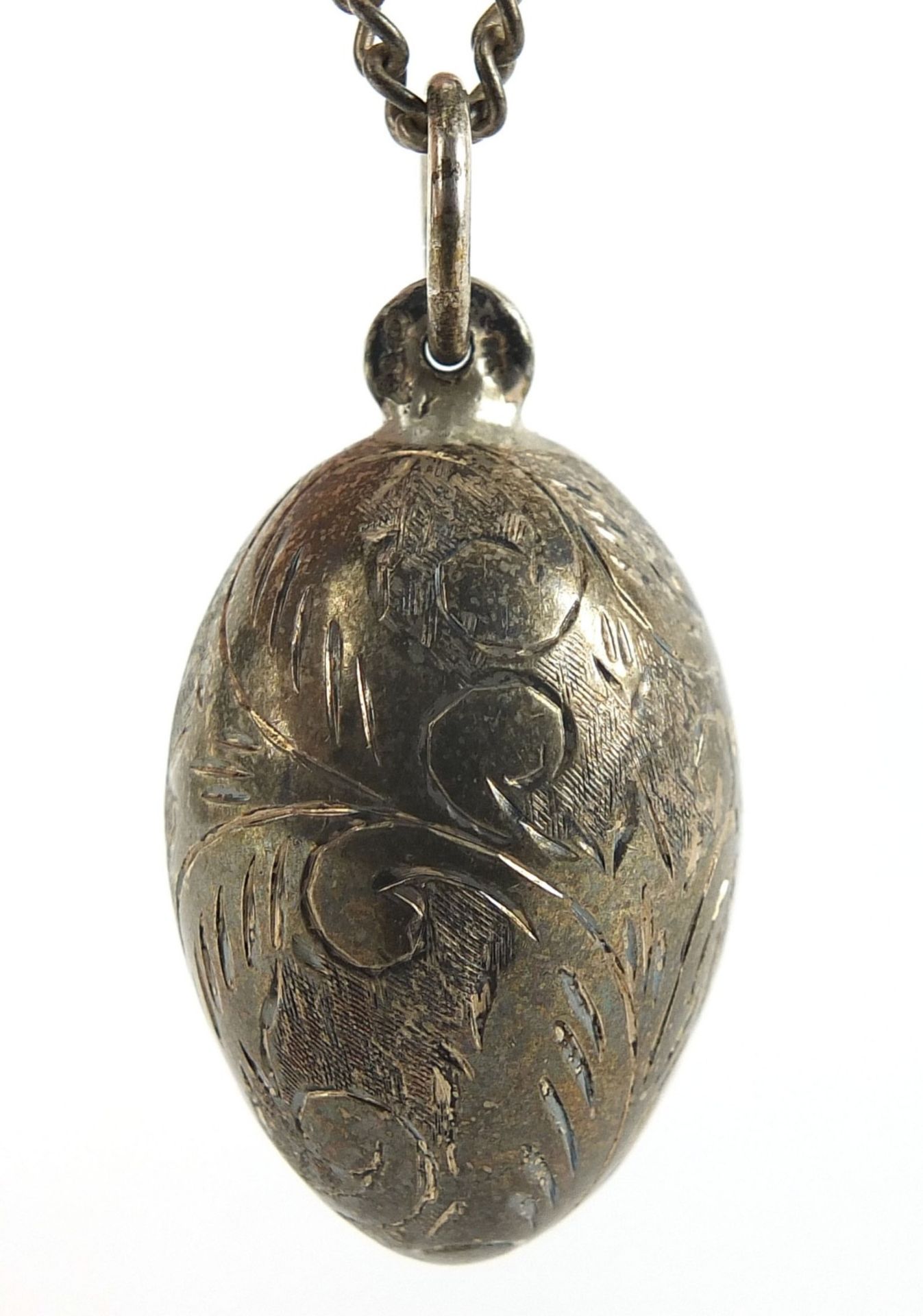 Silver engraved egg pendant on a sterling silver necklace, 4cm high and 56cm in length, total 19. - Image 3 of 4
