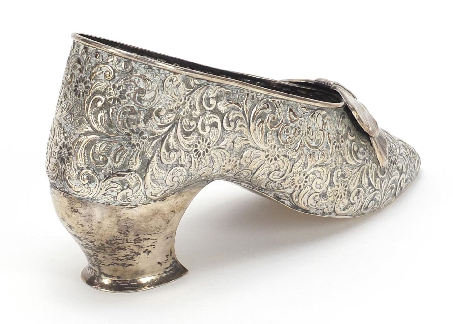 George Nathan & Ridley Hayes, large Edwardian silver ladies shoe profusely embossed with flowers and - Bild 2 aus 4