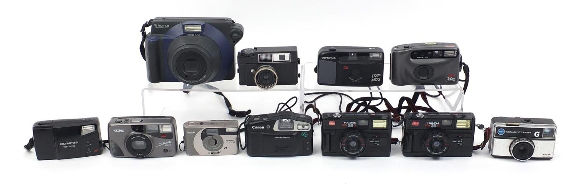 Vintage and later cameras including Halina and Praktica :For Further Condition Reports Please - Bild 2 aus 9