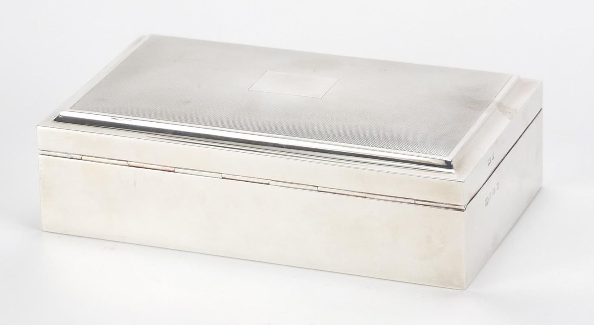 Alexander Clark & Co Ltd, Elizabeth II silver cigar box, the hinged lid with engine turned - Image 3 of 5