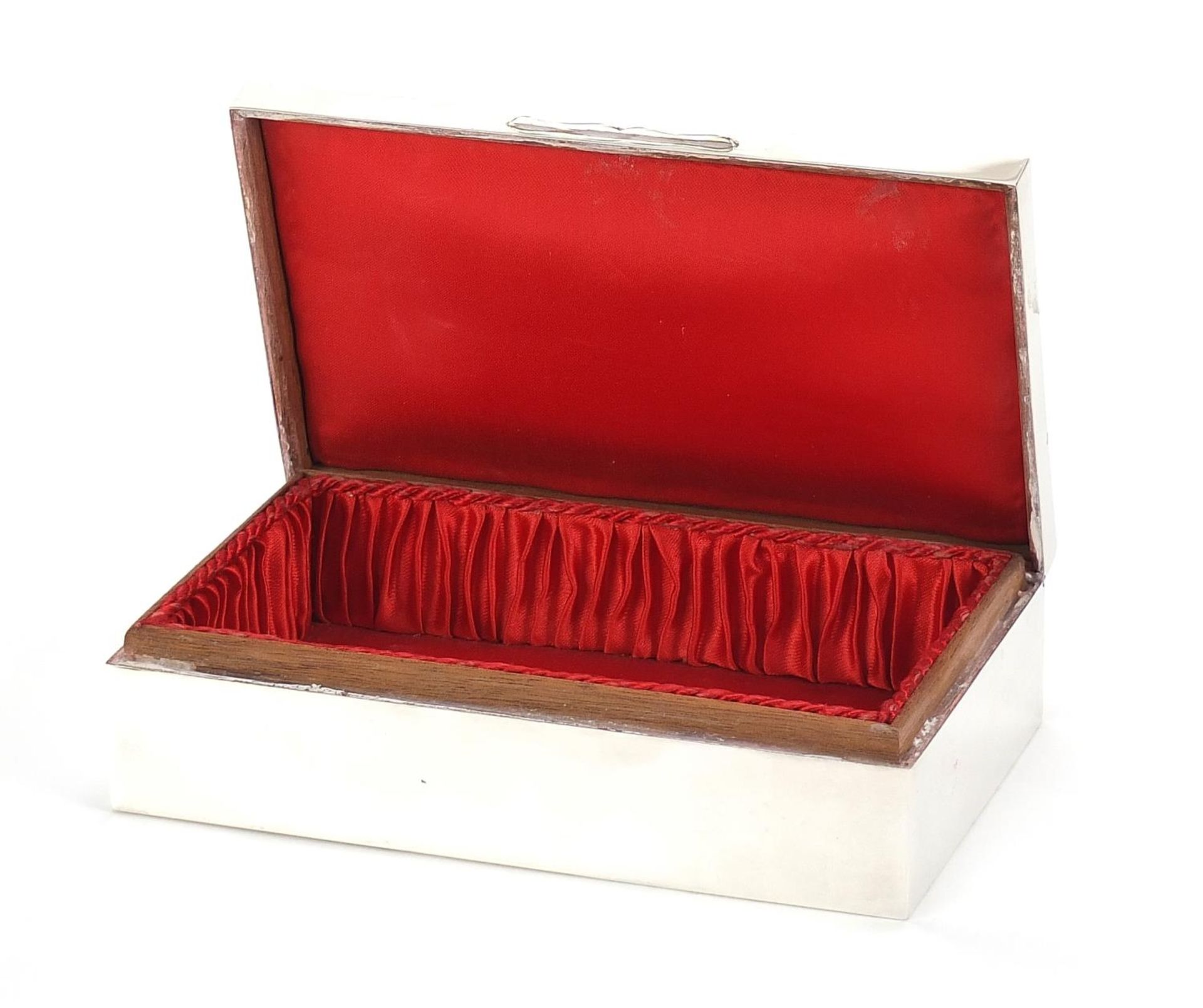 Alexander Clark & Co Ltd, Elizabeth II silver cigar box, the hinged lid with engine turned - Bild 2 aus 5