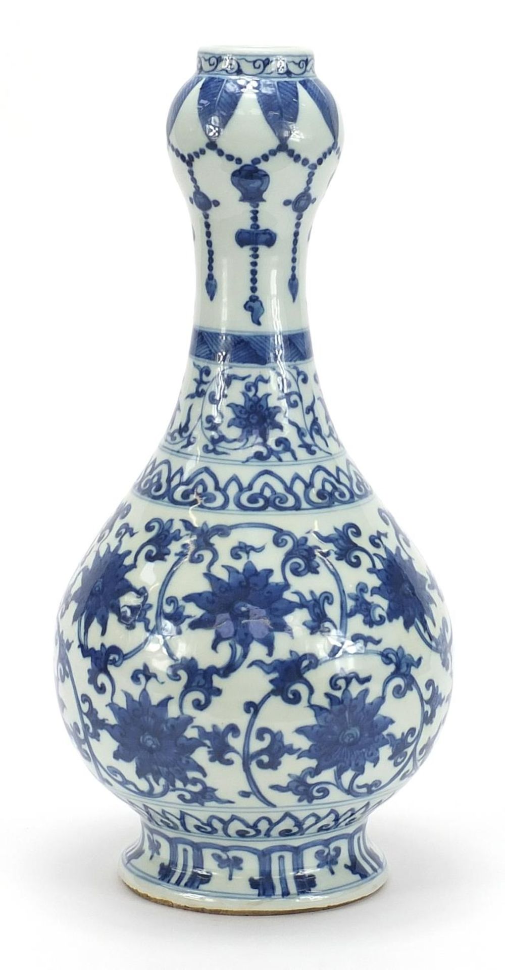 Chinese blue and white porcelain garlic head vase hand painted with flower heads amongst scrolling - Bild 2 aus 7