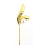 Gilt metal Mikimoto pearl stick pin with velvet and silk lined fitted box, 8cm in length :For