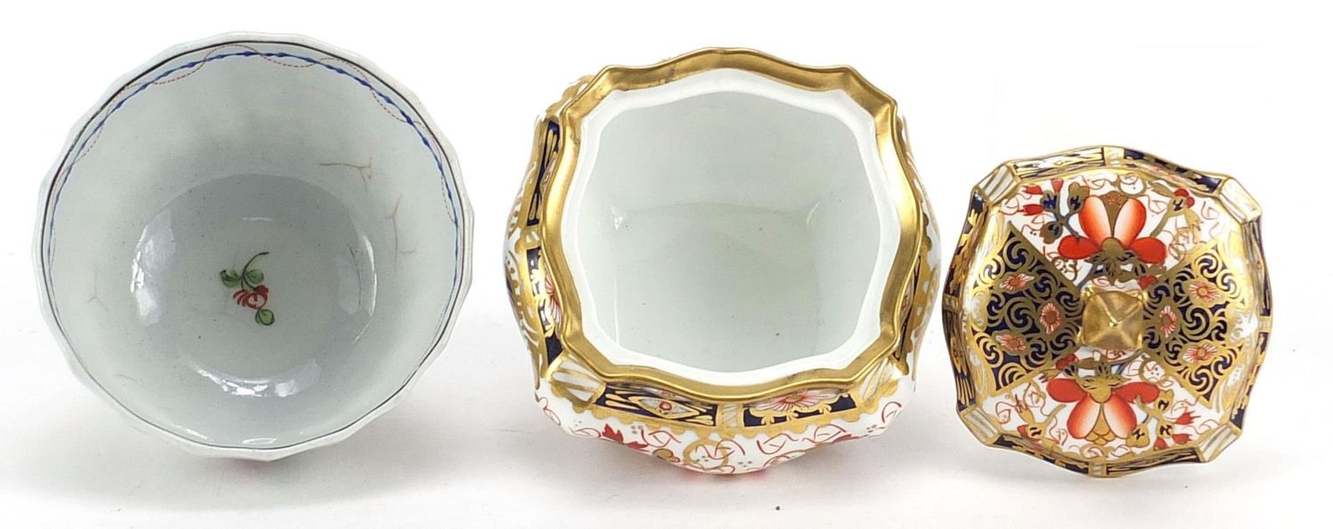 18th century porcelain tea bowl with saucer and a Royal Crown Derby Old Imari pattern trinket box - Bild 3 aus 5
