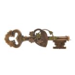 Victorian 9ct gold bar brooch in the form of a key and love heart padlock, 4.8cm in length, 2.8g :