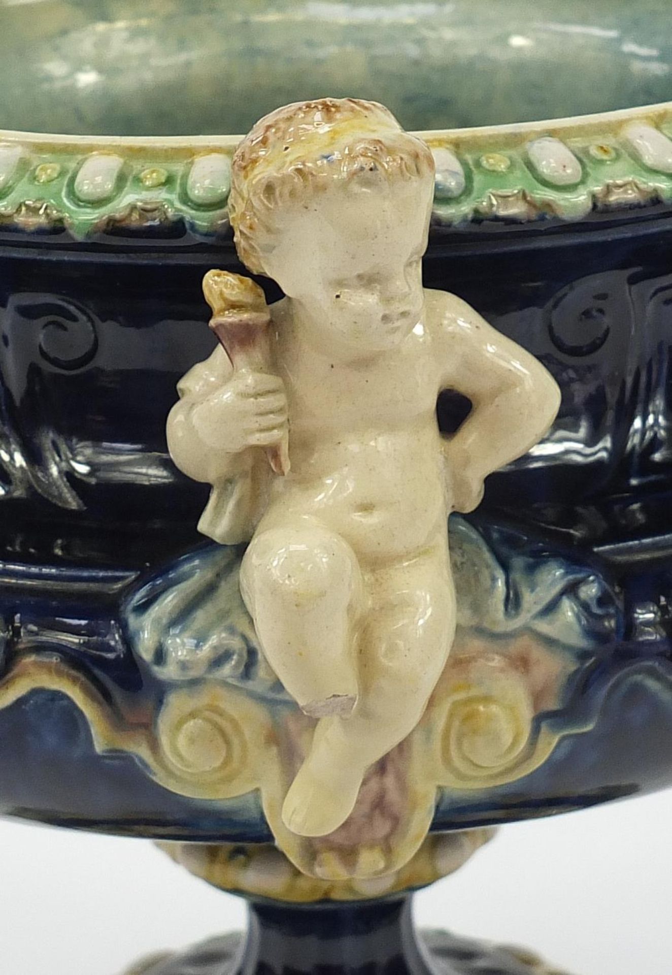 19th century Majolica centrepiece with twin handles surmounted with two Putti, 27.5cm high x 33. - Bild 2 aus 6