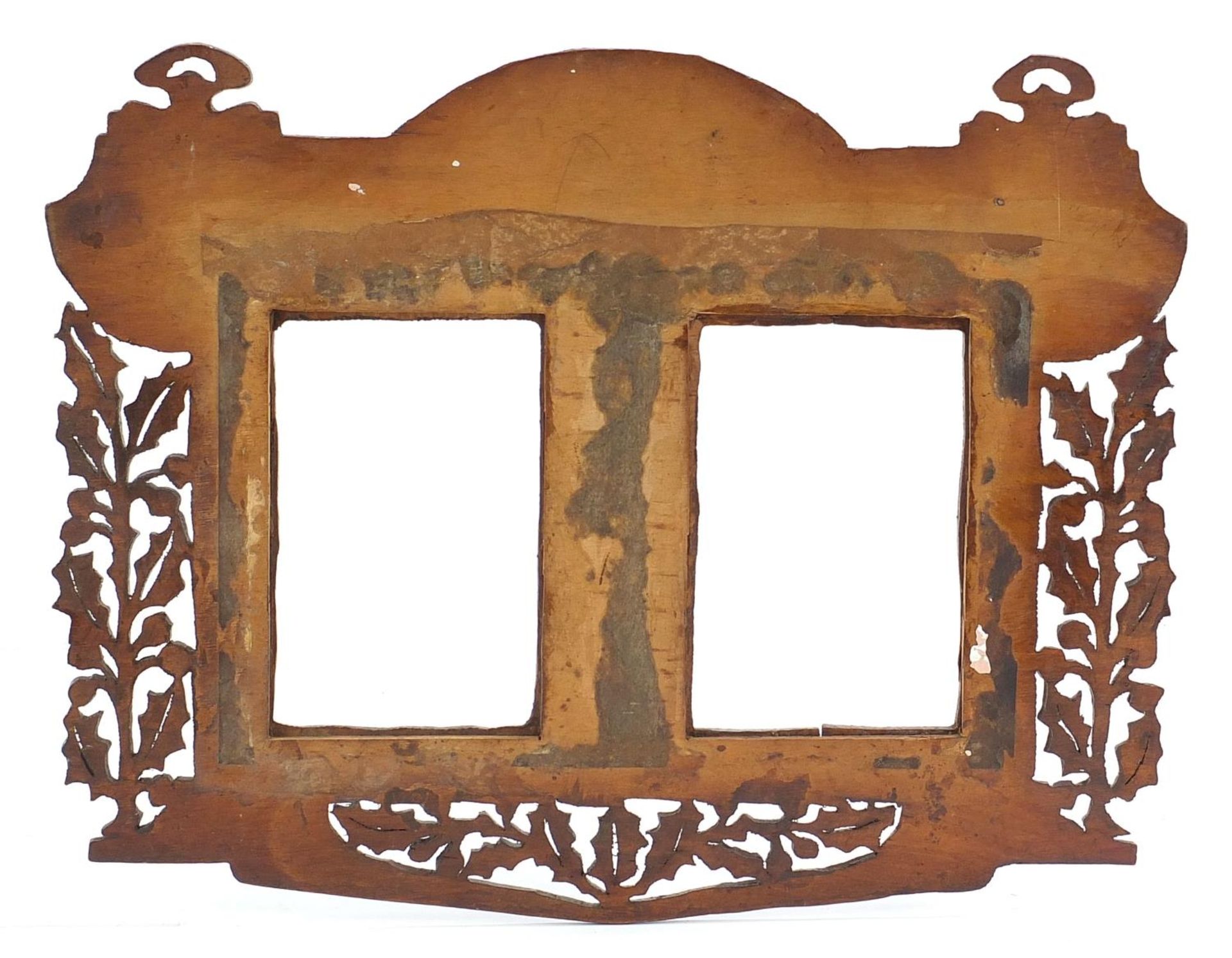 Arts & Crafts carved wood double photo frame 'For Auld Lang Syne', 37.5cm x 30cm, each aperture 14cm - Bild 2 aus 2