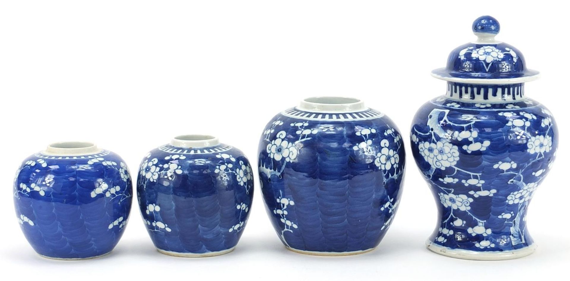 Chinese blue and white porcelain hand painted with prunus flowers, comprising a baluster vase with - Bild 4 aus 7