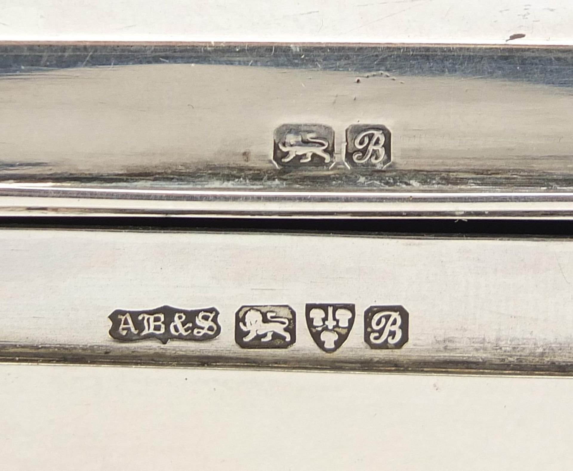 Andrew Barrett & Sons, Edward VII silver sandwich box, Chester 1902, 3cm high x 11.5cm W x 5.5cm - Image 3 of 5