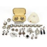 Antique and later silver and white metal jewellery including cameo suite, earrings, moonstone