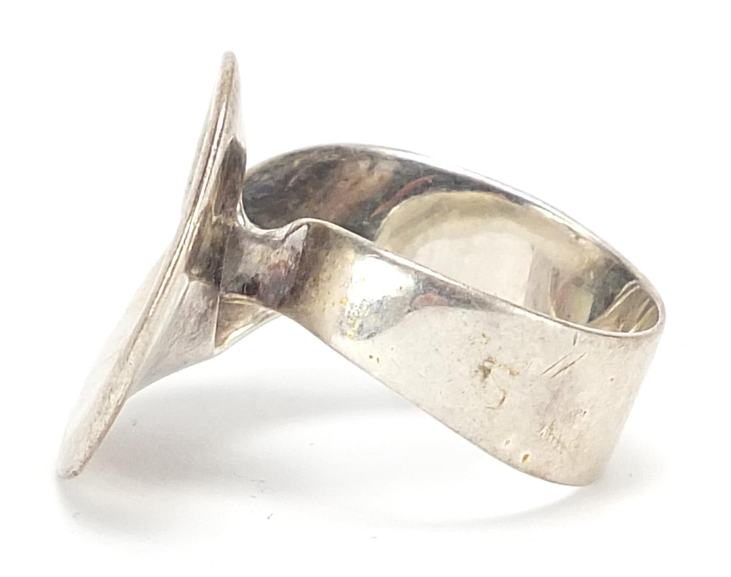 Viviana Torun Bulow-Hube for Georg Jensen, Danish 925S silver ring, number 443 with box, size N, 9. - Image 3 of 7